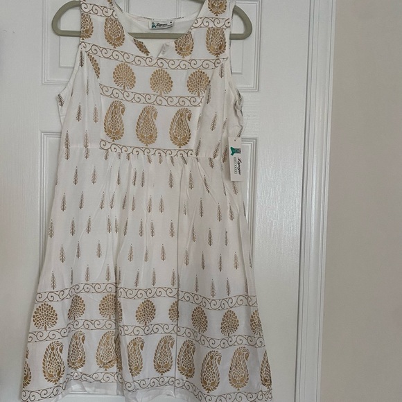 NWT Lapogee India White With Gold Paisley  Print Sundress Split Neck Size Medium - Picture 1 of 6